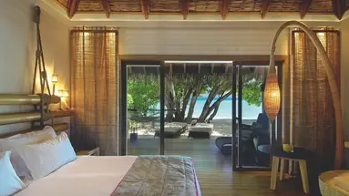 Constance Moofushi 5