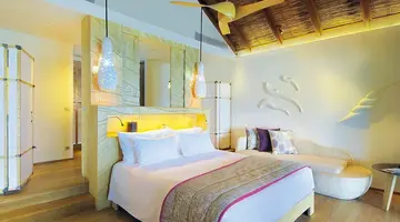 Constance Moofushi 5