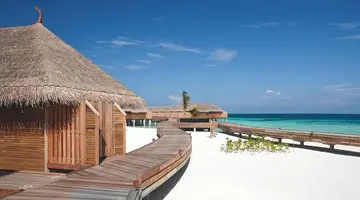 Constance Moofushi 5