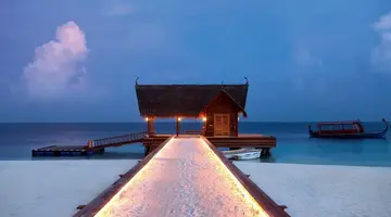 Constance Moofushi 5