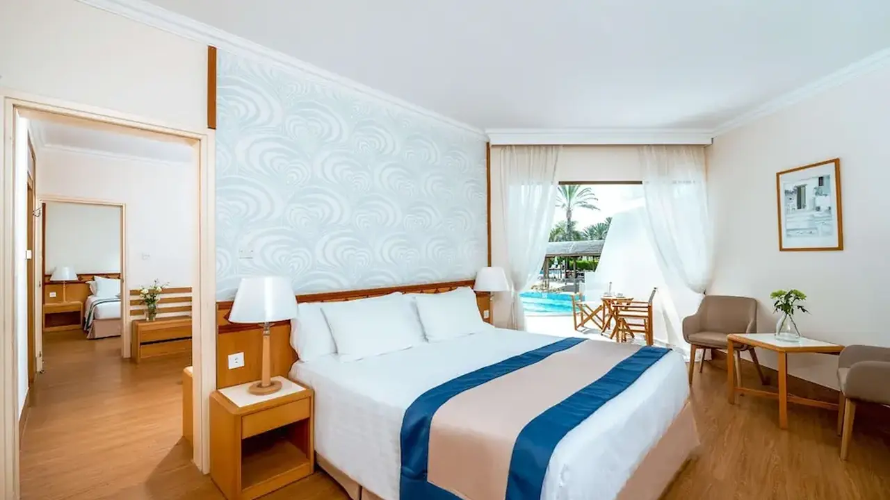 Constantinou Bros Athena Beach Hotel