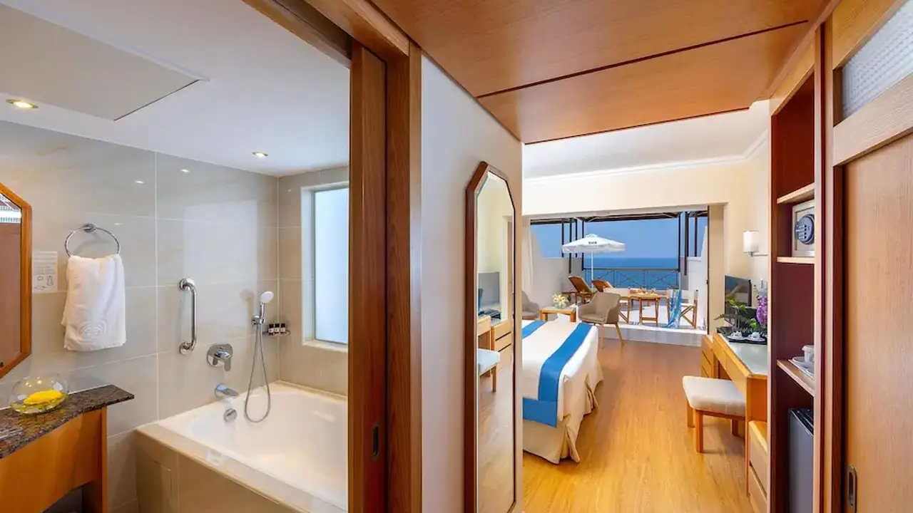 Constantinou Bros Athena Beach Hotel