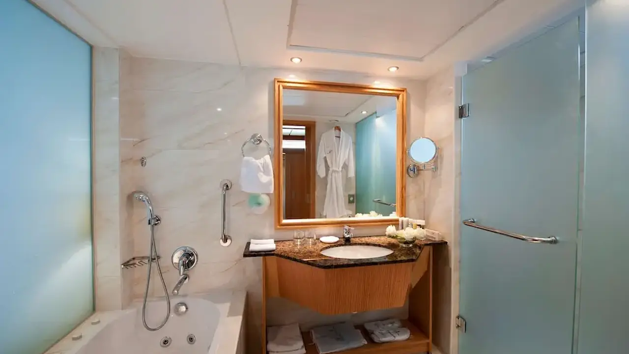 Constantinou Bros Athena Beach Hotel