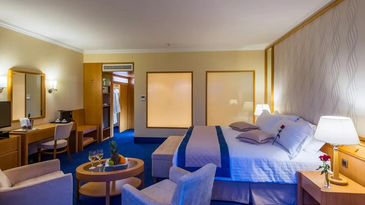 CONSTANTINOU BROS ATHENA ROYAL BEACH HOTEL