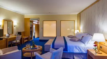 CONSTANTINOU BROS ATHENA ROYAL BEACH HOTEL