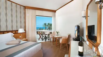 Constantinou Bros Pioneer Beach Hotel