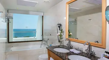 Constantinou Bros Pioneer Beach Hotel