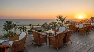 Constantinou Bros Pioneer Beach Hotel