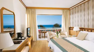 Constantinou Bros Pioneer Beach Hotel