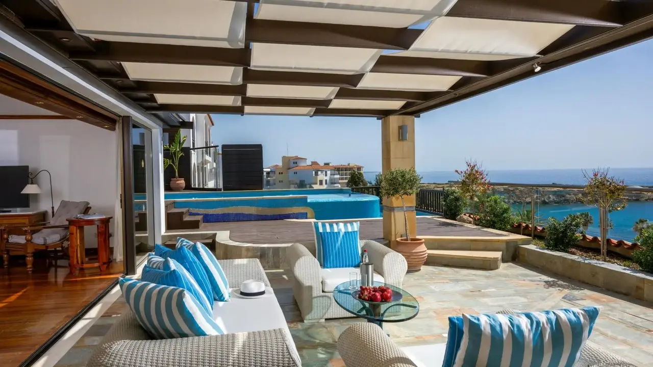 Coral Beach Hotel & Resort