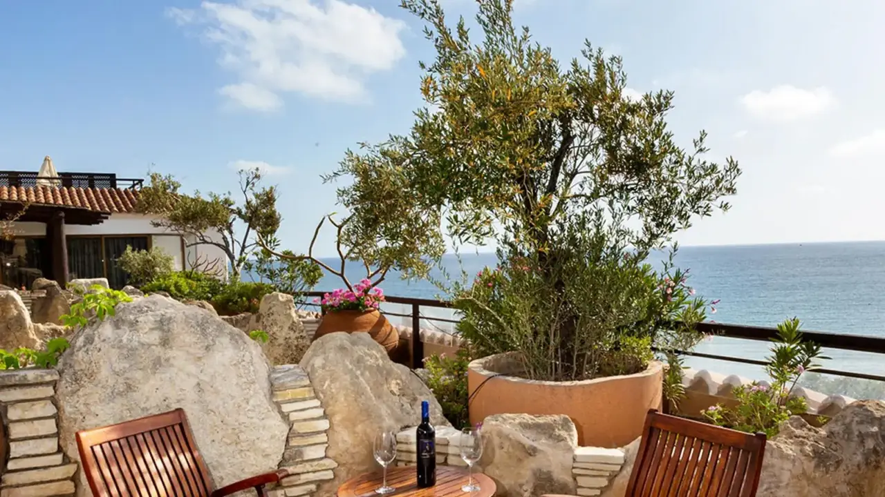 Coral Beach Hotel & Resort