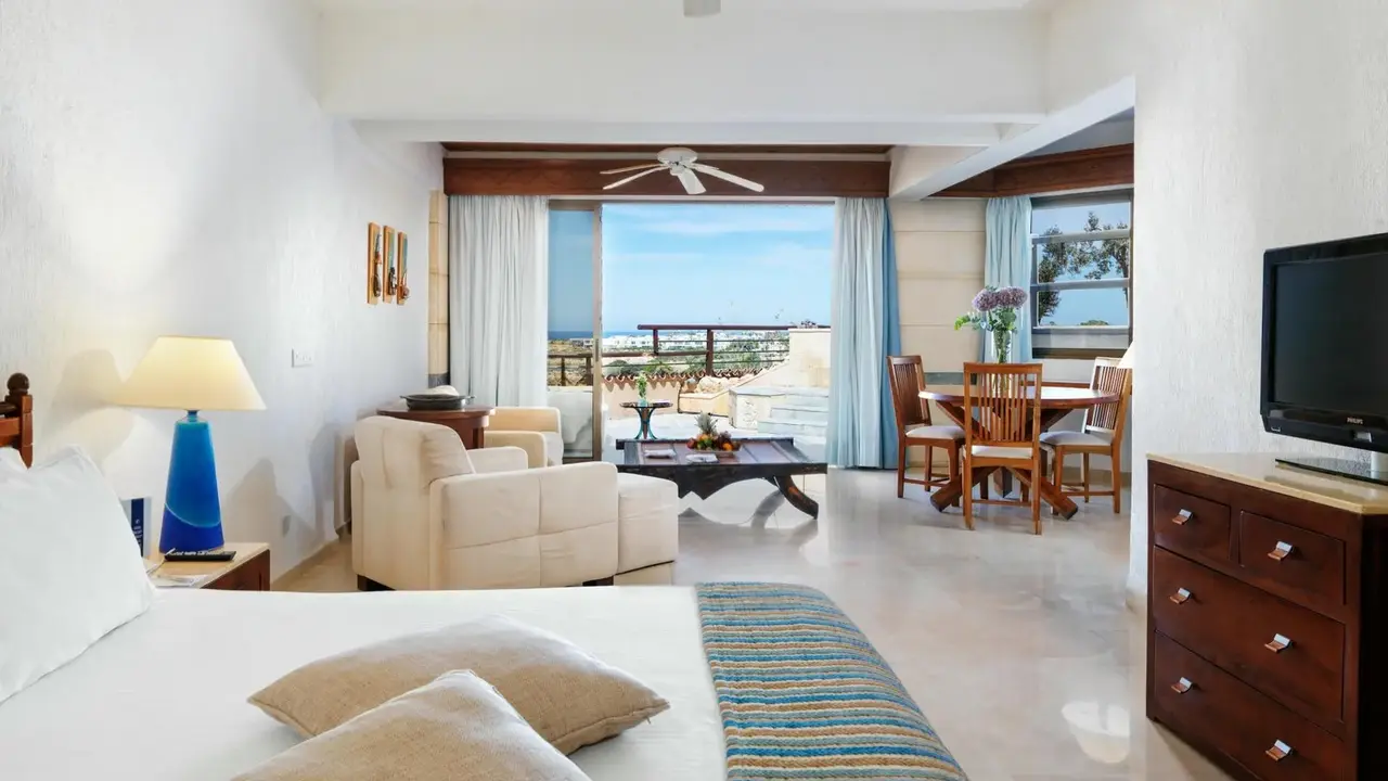 Coral Beach Hotel & Resort