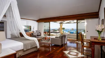 Coral Beach Hotel & Resort