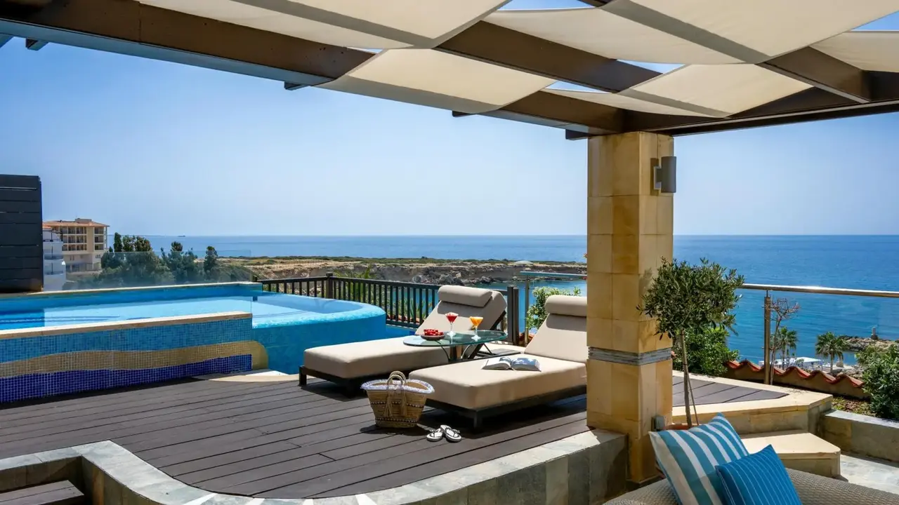 Coral Beach Hotel & Resort