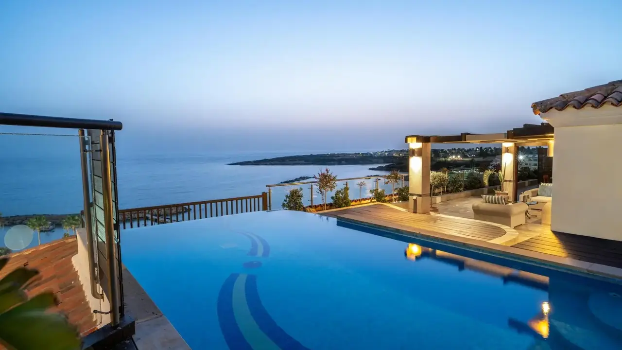 Coral Beach Hotel & Resort