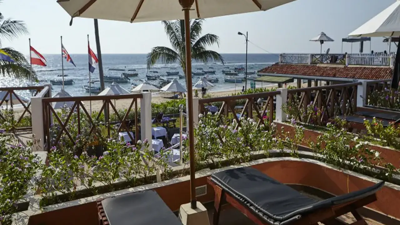 CORAL SANDS HOTEL