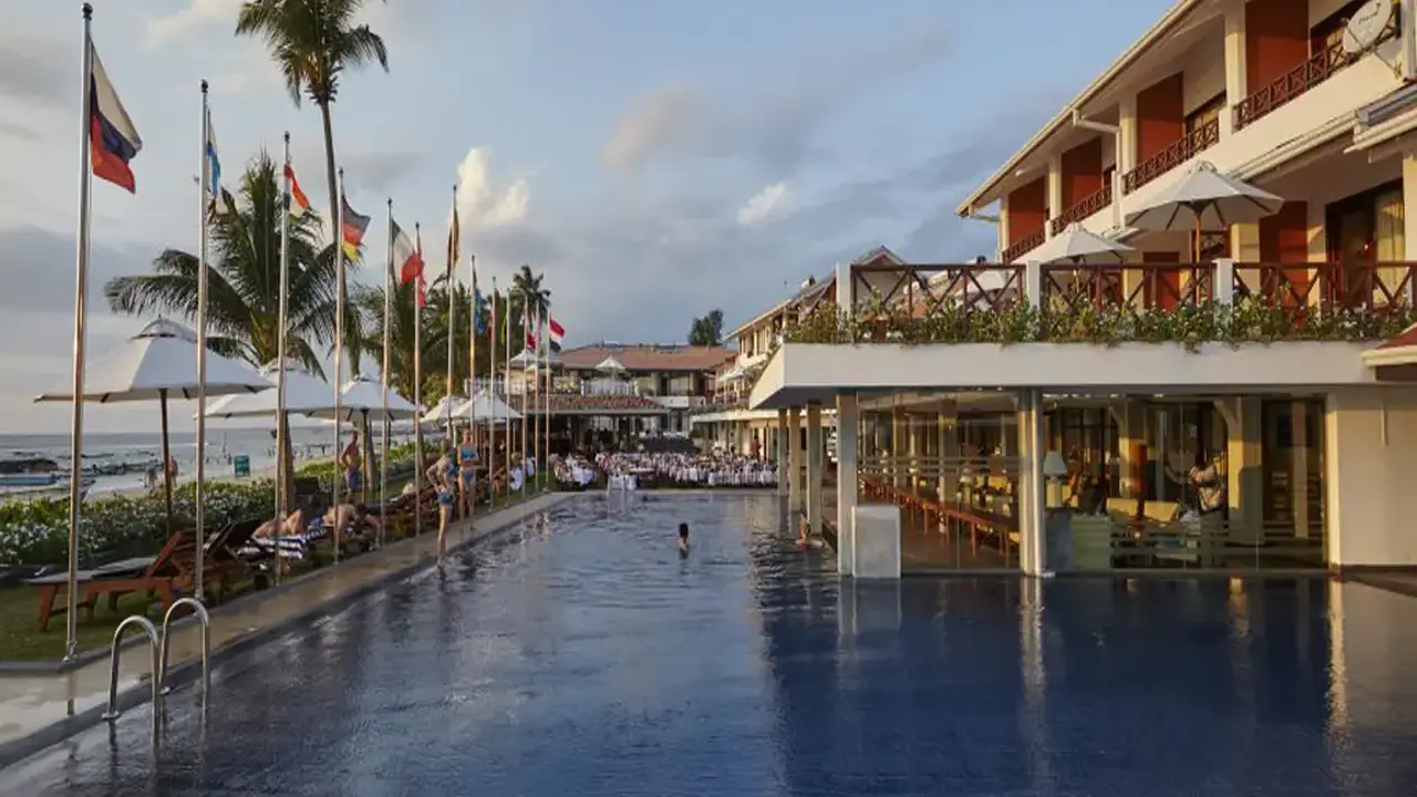 CORAL SANDS HOTEL
