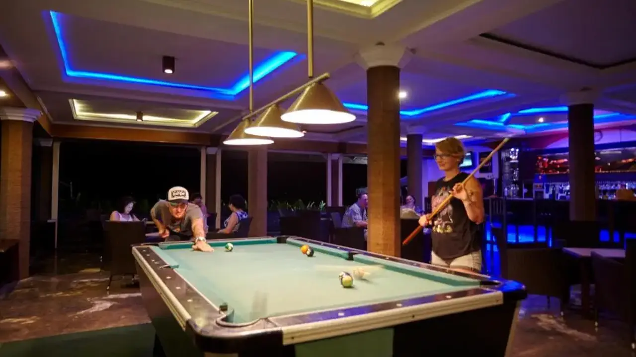 CORAL SANDS HOTEL