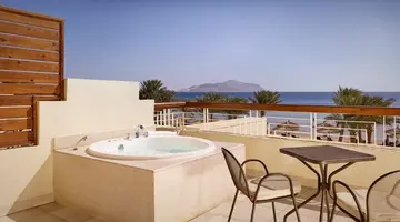 CORAL SEA SENSATORI RESORT