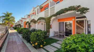Cordial Green Golf Bungalows