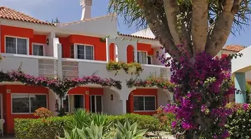 Cordial Green Golf Bungalows