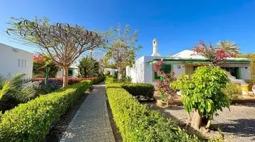 Cordial Sandy Golf Bungalows
