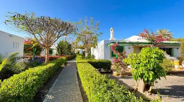 Cordial Sandy Golf Bungalows