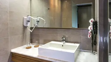 COSMOPOLITAN HOTEL & SPA