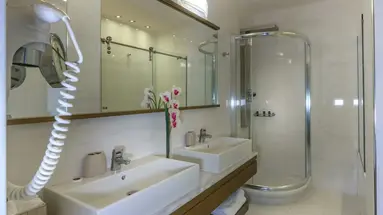 COSMOPOLITAN HOTEL