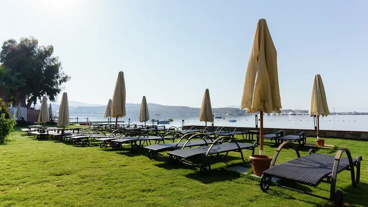 Costa Luvi Hotel
