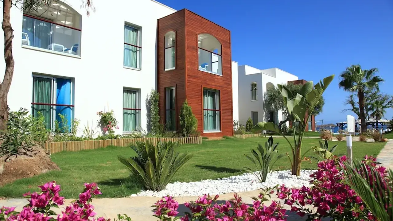 Costa Luvi Hotel