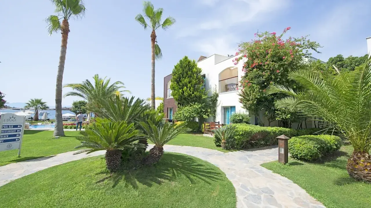 Costa Luvi Hotel