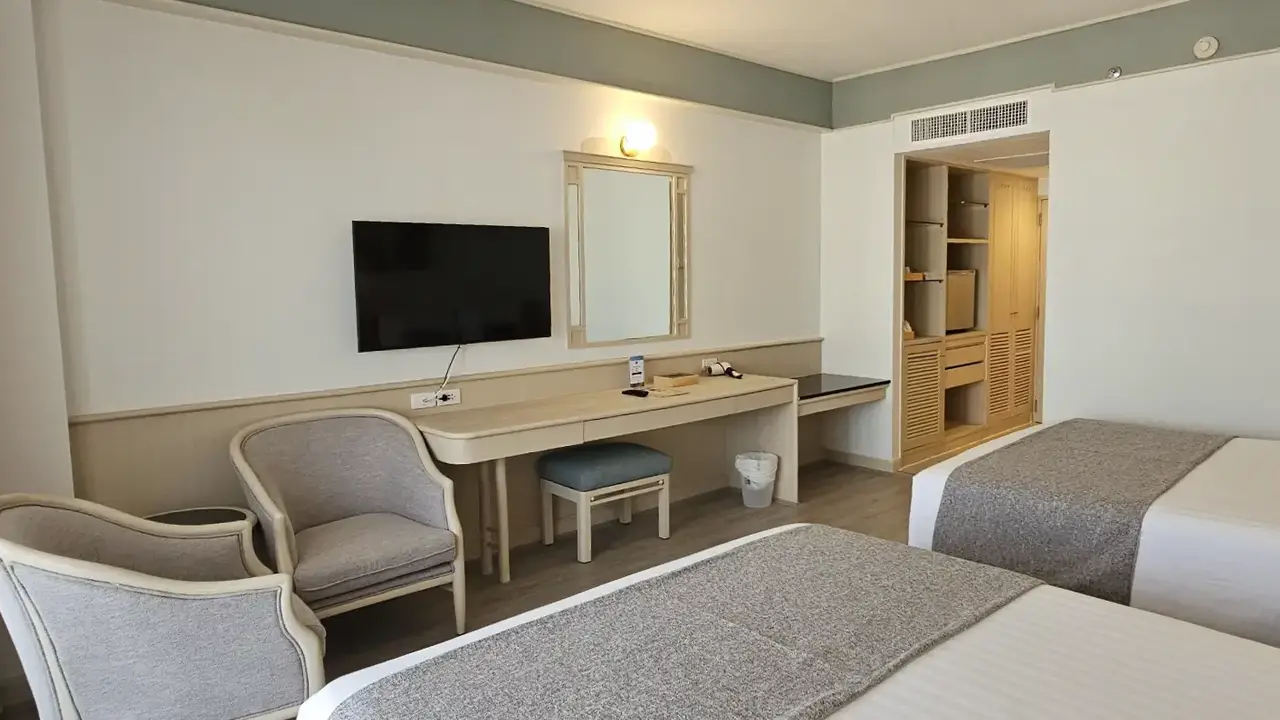 COSY BEACH HOTEL