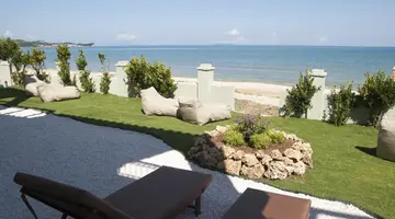 Cressida Seaside Apartments