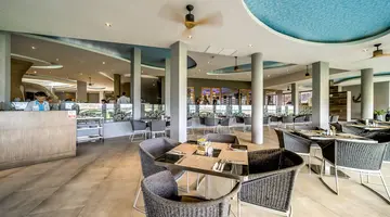 Crest Resort & Pool Villas