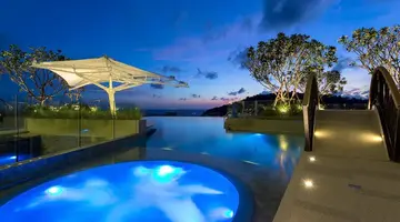 Crest Resort & Pool Villas