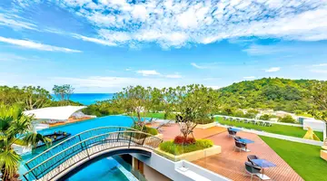 Crest Resort & Pool Villas