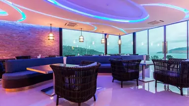 CREST RESORT & POOL VILLAS