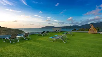 Crest Resort & Pool Villas
