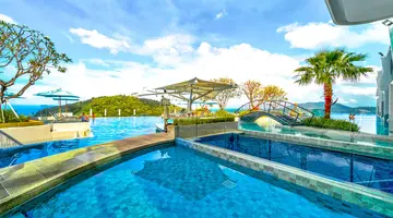 Crest Resort & Pool Villas