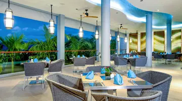 Crest Resort & Pool Villas