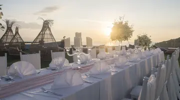 CREST RESORT & POOL VILLAS