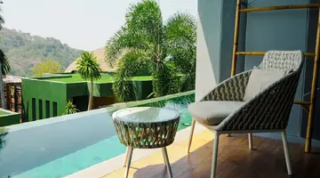 CREST RESORT & POOL VILLAS