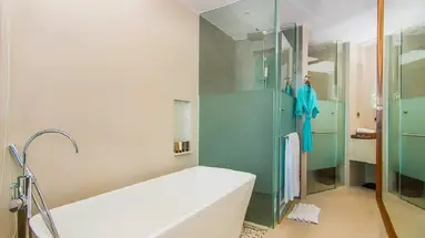 CREST RESORT & POOL VILLAS