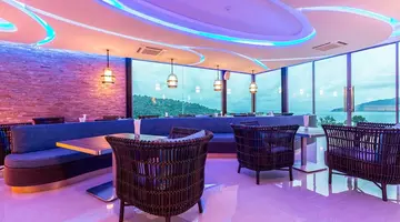 Crest Resort & Pool Villas