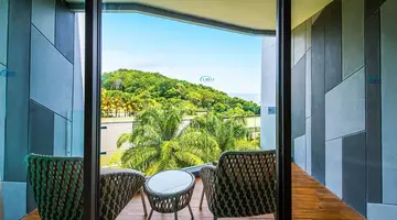 Crest Resort & Pool Villas