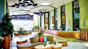 Crest Resort & Pool Villas