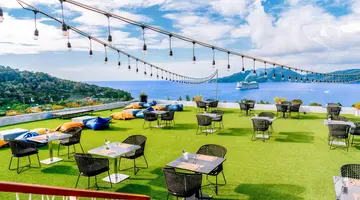 Crest Resort & Pool Villas