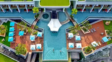 Crest Resort & Pool Villas
