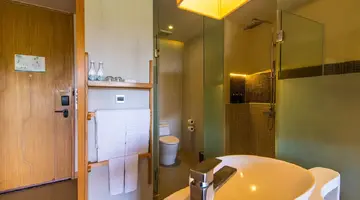 CREST RESORT & POOL VILLAS